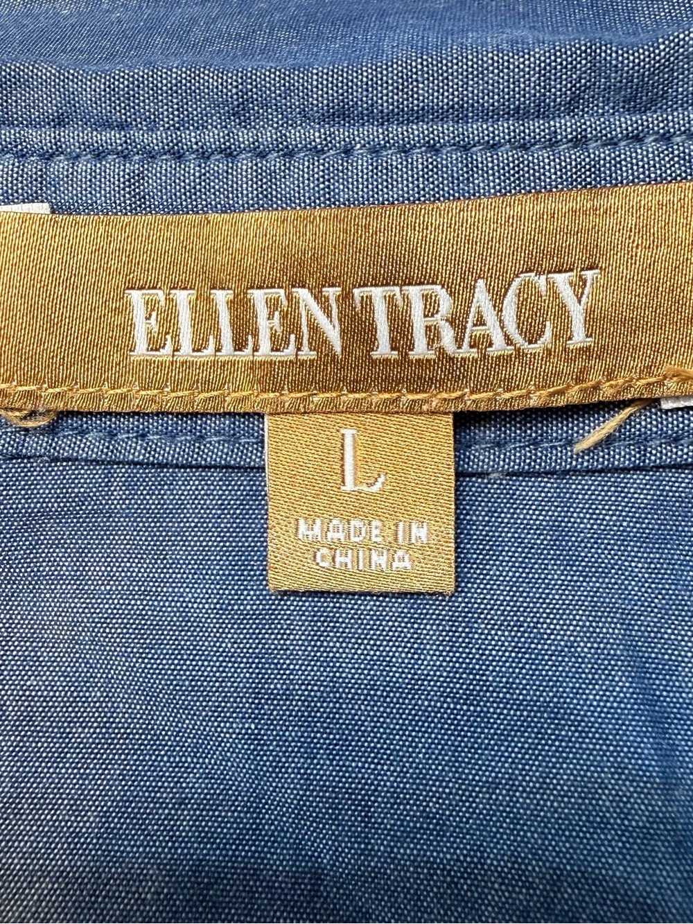 Ellen Tracy Chambray Shirt 100% Cotton Light Blue Button Down Denim Look Top L - Picture 8 of 8